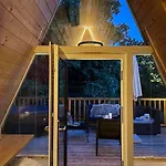 Casa de Férias New! Glamping House With New Hot Tub And Sauna- Hisa Oddiha Updated December 2025 *