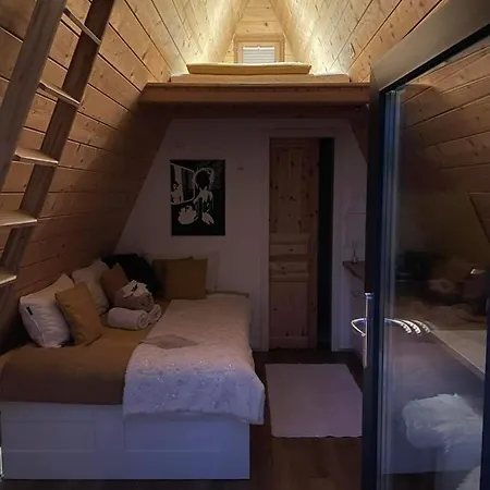Počitniška hiša Glamping House With Terrace And Sauna- No Hot Tub- Hisa Oddiha